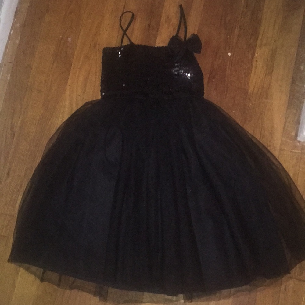 Preteen girls’ formal dress